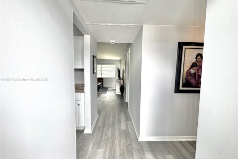 Condominio en venta en Lauderhill, Florida, 1 dormitorio, 63.17 m2 № 1975850 - foto 5
