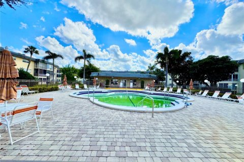 Condominio en venta en Lauderhill, Florida, 1 dormitorio, 63.17 m2 № 1975850 - foto 19