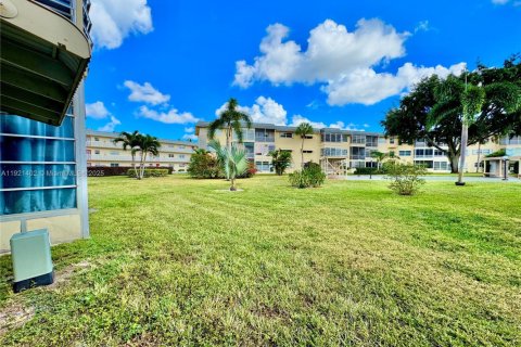 Condominio en venta en Lauderhill, Florida, 1 dormitorio, 63.17 m2 № 1975850 - foto 17