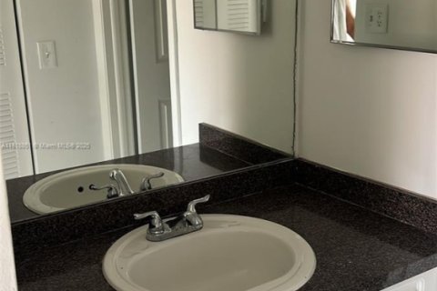 Condominio en venta en Miami, Florida, 3 dormitorios, 92.25 m2 № 1776192 - foto 12