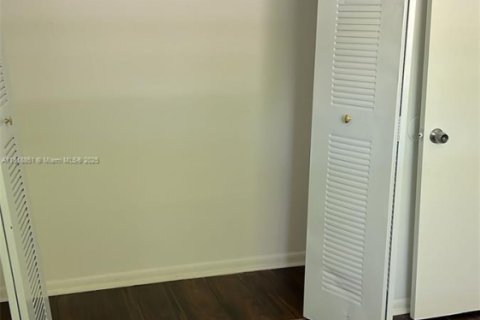 Condominio en venta en Miami, Florida, 3 dormitorios, 92.25 m2 № 1776192 - foto 4