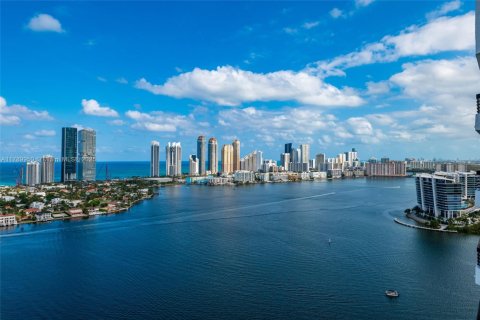 Кондоминиум с 2 спальнями в Авентура, Флорида № 2014167