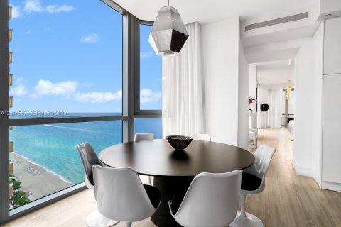 Condo in Sunny Isles Beach, Florida, 3 bedrooms № 2076519 - photo 25
