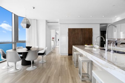 Condo in Sunny Isles Beach, Florida, 3 bedrooms № 2076519 - photo 24