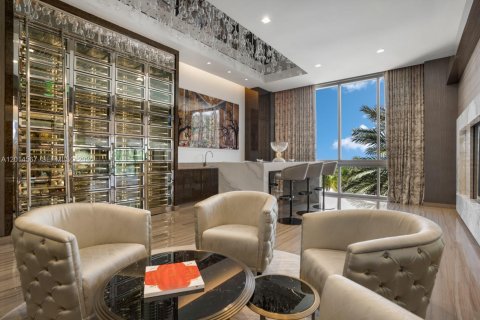 Condo in Sunny Isles Beach, Florida, 3 bedrooms № 2076519 - photo 15