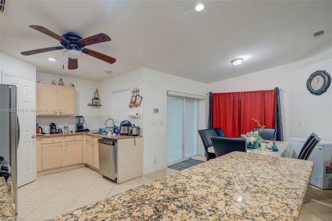 Casa en venta en Naples, Florida, 3 dormitorios, 181.72 m2 № 1976069 - foto 12