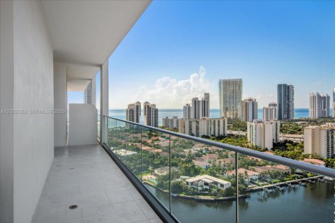 Condo in Aventura, Florida, 2 bedrooms  № 2066793 - photo 22