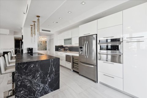 Condo in Aventura, Florida, 2 bedrooms  № 2066793 - photo 7