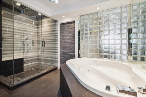 Condo in Aventura, Florida, 2 bedrooms  № 2066793 - photo 15