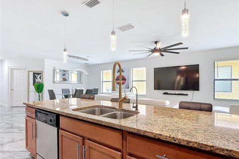 Casa en venta en Kissimmee, Florida, 4 dormitorios, 183.02 m2 № 1844585 - foto 15