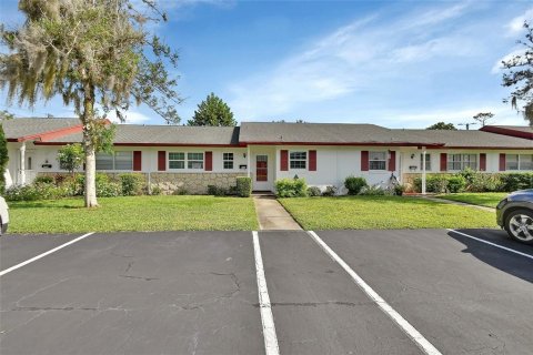 Condo in DeLand, Florida, 2 bedrooms  № 1027644 - photo 2