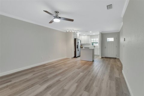 Condo in DeLand, Florida, 2 bedrooms  № 1027644 - photo 5