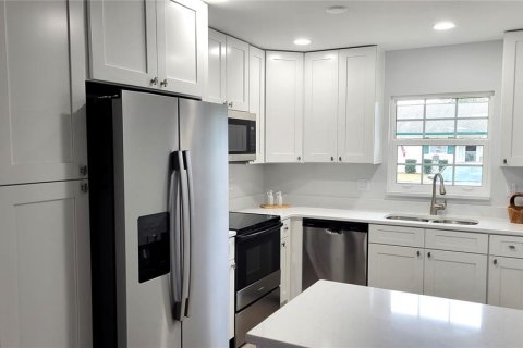 Condo in DeLand, Florida, 2 bedrooms  № 1027644 - photo 7