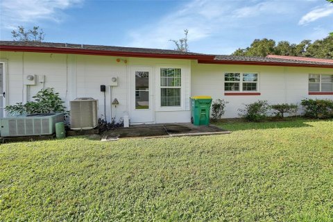 Condo in DeLand, Florida, 2 bedrooms  № 1027644 - photo 23