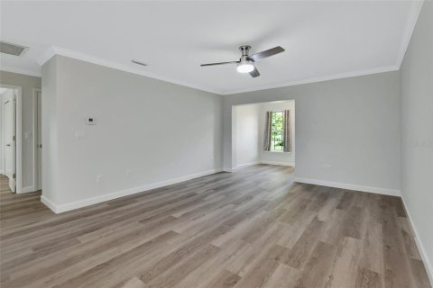 Condo in DeLand, Florida, 2 bedrooms  № 1027644 - photo 9