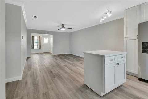 Condo in DeLand, Florida, 2 bedrooms  № 1027644 - photo 6