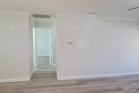 Condo in DeLand, Florida, 2 bedrooms  № 1027644 - photo 10