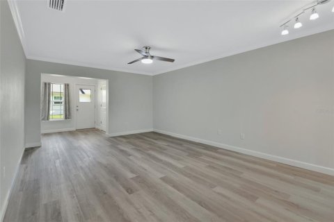 Condo in DeLand, Florida, 2 bedrooms  № 1027644 - photo 4