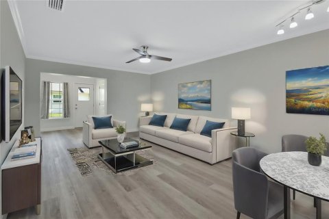 Condo in DeLand, Florida, 2 bedrooms  № 1027644 - photo 3