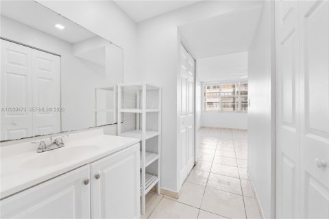 Copropriété à louer à North Miami Beach, Floride: 1 chambre, 72.46 m2 № 1999608 - photo 14
