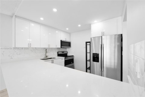 Copropriété à louer à North Miami Beach, Floride: 1 chambre, 72.46 m2 № 1999608 - photo 6
