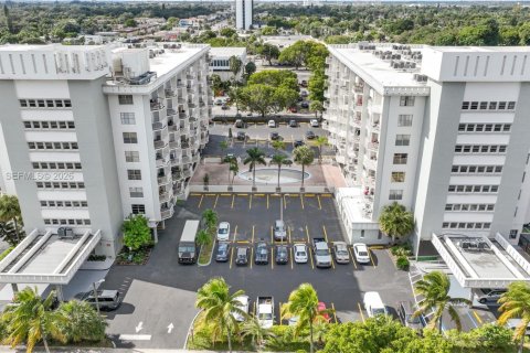 Copropriété à louer à North Miami Beach, Floride: 1 chambre, 72.46 m2 № 1999608 - photo 21
