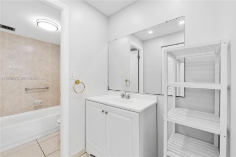 Copropriété à louer à North Miami Beach, Floride: 1 chambre, 72.46 m2 № 1999608 - photo 13