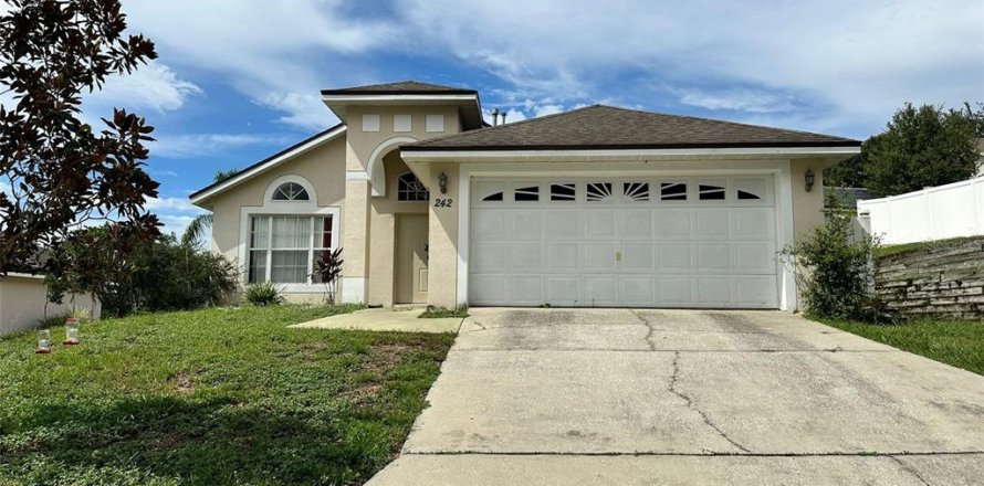 House in Davenport, Florida 3 bedrooms, 102.56 sq.m. № 1908035