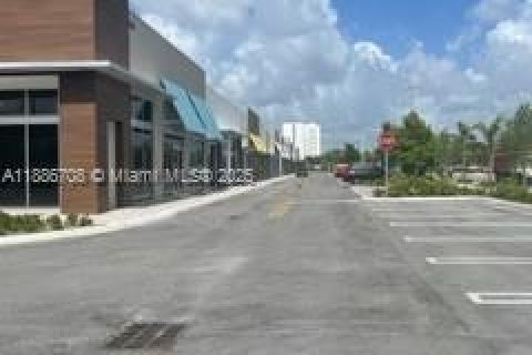 Propiedad comercial en venta en Miami, Florida № 1944002 - foto 5