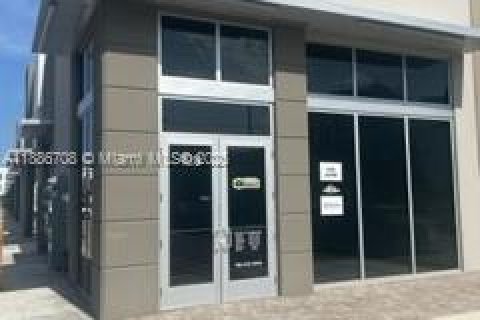 Propiedad comercial en venta en Miami, Florida № 1944002 - foto 2
