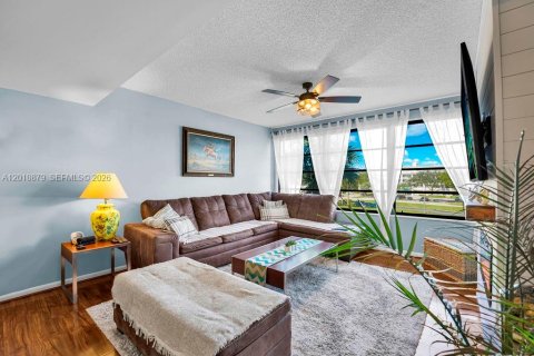 Copropriété à louer à Boca Raton, Floride: 2 chambres, 128.67 m2 № 2076683 - photo 11