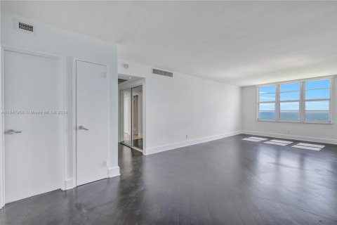Condominio en venta en Miami Beach, Florida, 3 dormitorios, 191.38 m2 № 1990395 - foto 19