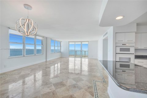 Condominio en venta en Miami Beach, Florida, 3 dormitorios, 191.38 m2 № 1990395 - foto 8
