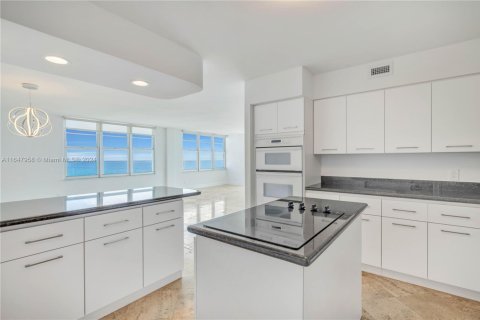 Condominio en venta en Miami Beach, Florida, 3 dormitorios, 191.38 m2 № 1990395 - foto 11