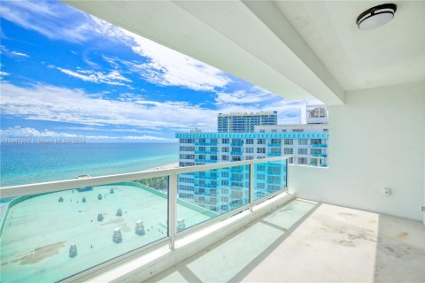 Condominio en venta en Miami Beach, Florida, 3 dormitorios, 191.38 m2 № 1990395 - foto 2