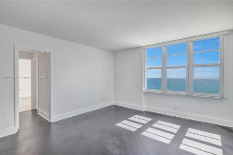 Condominio en venta en Miami Beach, Florida, 3 dormitorios, 191.38 m2 № 1990395 - foto 18