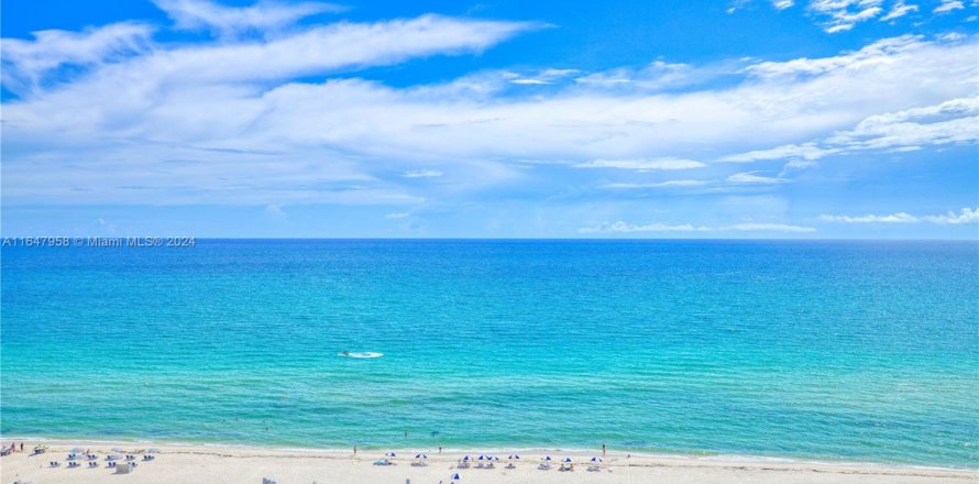 Condominio en Miami Beach, Florida, 3 dormitorios  № 1990395