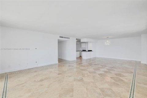 Condominio en venta en Miami Beach, Florida, 3 dormitorios, 191.38 m2 № 1990395 - foto 14