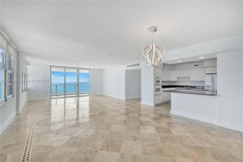 Condominio en venta en Miami Beach, Florida, 3 dormitorios, 191.38 m2 № 1990395 - foto 10