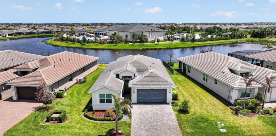 Villa ou maison à Port St. Lucie, Floride 3 chambres, 201.32 m2 № 2083924