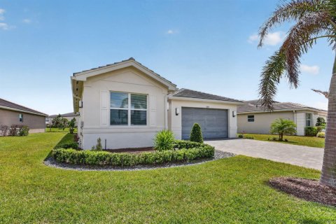 Villa ou maison à vendre à Port St. Lucie, Floride: 3 chambres, 201.32 m2 № 2083924 - photo 4