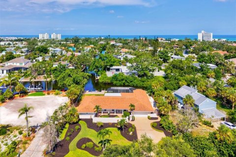 Casa en venta en Sarasota, Florida, 4 dormitorios, 328.97 m2 № 1846906 - foto 1