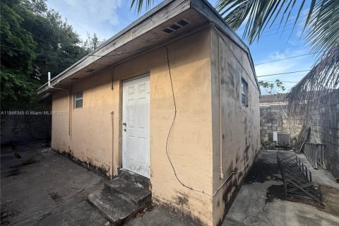 Commercial property in Opa-locka, Florida 180.23 sq.m. № 1845923 - photo 6