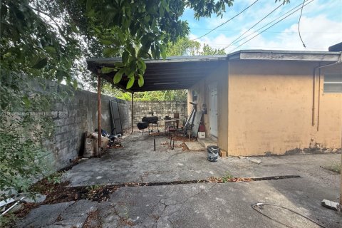 Commercial property in Opa-locka, Florida 180.23 sq.m. № 1845923 - photo 4