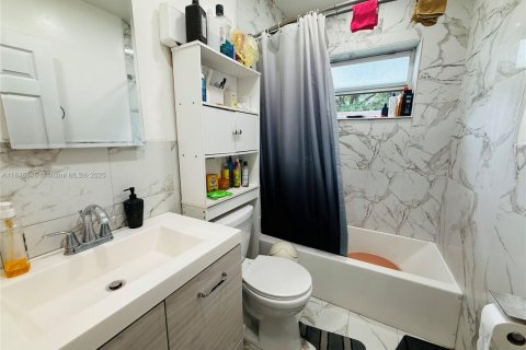 Купить коммерческую недвижимость в Опа-Локка, Флорида 180.23м2, № 1845923 - фото 11