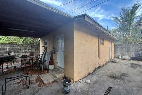 Commercial property in Opa-locka, Florida 180.23 sq.m. № 1845923 - photo 8