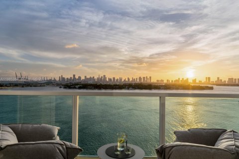 Condo in Miami Beach, Florida, 3 bedrooms  № 2047528 - photo 27