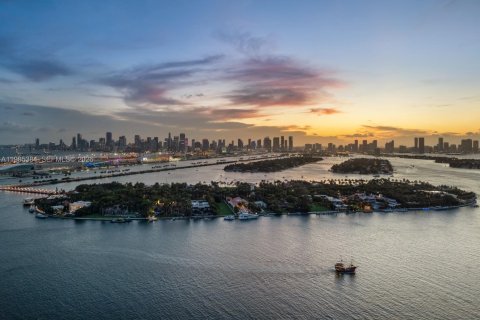 Condo in Miami Beach, Florida, 3 bedrooms  № 2047528 - photo 29