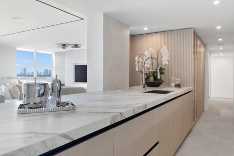 Condo in Miami Beach, Florida, 3 bedrooms  № 2047528 - photo 8