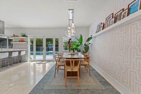 House in Palmetto Bay, Florida 4 bedrooms, 237.09 sq.m. № 2074112 - photo 12